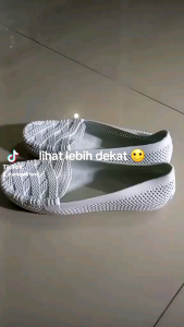 Sepatu karet tebal empuk dan ringan sangat cocok untuk haji umroh hangout jalan jalan perawat sekolah