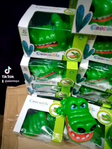 MAINAN ANAK BUAYA GIGIT