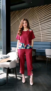 Premium grade linen and cotton blend set with beautiful embroidered fabric pattern.  ชุดเซ็ทผ้าลินินเกรดพรีเมี่ยม เนื้อผ้านิ่มกำลังดี ดีเทลตกแต่งด้วยงานHandmade รูปดอกไม้ ประดับเพิ่มเติมด้วยมุกสีเดียวกับชุด ชุดผสมด้วยผ้าลาย กางเกงมีกระเป๋าซ่อน