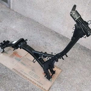 HONDA C100MP DREAM EXCES GENUINE JAPAN HONDA FACTORY MOTORCYCLE CHASSIS/ MOTORCYCLE FRAME    *(SLIGHTLY REPAINTED FOR RUST RETARDING/ REFURBISHED 2ND HAND)     *(PART #50100-KFM-900)       *(G-CUIDE/EB)    *(-WALL9)