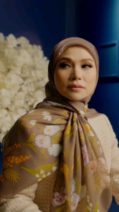 Tudung Shawlpublika MonoFlora & Whimsical . Free Brooch.