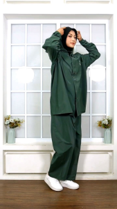 Jas Hujan Setelan Pria & Wanita oleh LA JOYA: Tebal dan Lentur Bahan PVC