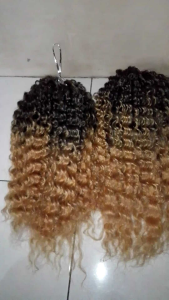 Rambut Sambung Curly Gelombang Isi Banyak.