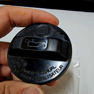 HONDA ORIGINAL VALVE COVER OIL CAP FILLED