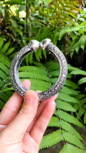 กำไลข้อมือ กำไลชุดไทย หัวบัวรมดำ ขนาดฟรีไซส์