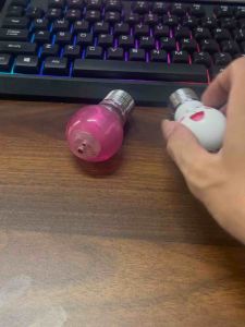 Bật bóng đèn LED mặt cười kiểu dáng lạ mắt – quà tặng vui nhộn