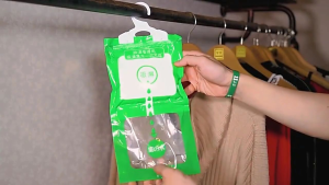 Penyerap Air Pada Pada Lemari Pakaian Model Gantung 100 ml