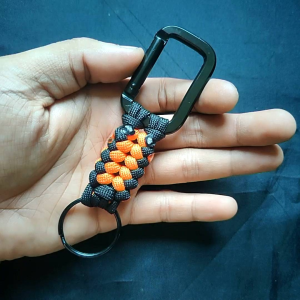 KEYCHAIN (Hand Made Paracord)
