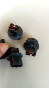 FITTING LAMPU MOBIL KAKI 3 UNIVERSAL ORI HARGA 1 PC