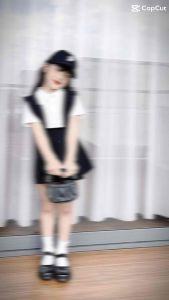 Bộ yếm đen chân váy kèm áo cổ trụ cho bé dễ thương size 7-35kg