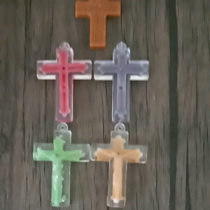 Liontin Rohani Kristen Katolik Salib Polos Coklat Bertuliskan Love Never Fails