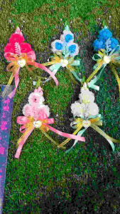 เข็มกลัดมะลิเข็มกลัดวันแม่ อันใหญ่ขนาดกว้าง2 .5นิ้วยาว5.5นิ้วไม่รวมสายโบว์ค่ะ