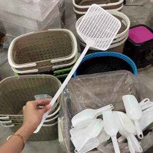 Long Handle Easy to Use Fly Swatter Insect Killer For Home