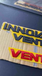 emblem tulisan bagasi belakang innova venturer hitam dof merah