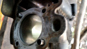 Aksesoris Motor Vario: Pilihan Terbaik\\n\\nMotor Vario adalah salah satu kendaraan roda dua yang populer di Indonesia. Sebagai pengendara, penting untuk memastikan motor Anda selalu dalam kondisi terbaik dengan menggunakan aksesoris berkualitas tinggi. Dalam artikel ini, kita akan membahas beberapa pilihan aksesoris terbaik untuk motor Vario, termasuk karbu Vario original, suku cadang motor Vario, blok boring Vario CW110, dan cabutan motor OS 25.\\n\\n Mengenal Aksesoris Motor Vario\\n\\nAksesoris motor Vario dapat meningkatkan kenyamanan, performa, dan penampilan kendaraan Anda. Ada banyak jenis aksesoris yang tersedia, mulai dari lampu LED hingga sistem audio. Namun, dalam artikel ini, kita akan fokus pada empat aksesoris penting: karbu Vario original, suku cadang motor Vario, blok boring Vario CW110, dan cabutan motor OS 25.\\n\\n Karbu Vario Original: Keunggulan dan Manfaatnya\\n\\nKarbu Vario original adalah komponen penting dalam sistem bahan bakar motor Vario. Keuntungan menggunakan karbu Vario original antara lain:\\n\\n- **Performa yang optimal**: Karbu Vario original dirancang khusus untuk motor Vario, sehingga dapat meningkatkan performa kendaraan Anda.\\n- **Keandalan**: Karbu Vario original lebih tahan lama dan dapat mengurangi risiko kerusakan pada komponen lainnya.\\n- **Biaya perawatan yang rendah**: Menggunakan karbu Vario original dapat mengurangi biaya perawatan jangka panjang.\\n\\n Suku Cadang Motor Vario: Memilih yang Tepat\\n\\nSuku cadang motor Vario sangat penting untuk menjaga kondisi kendaraan Anda. Beberapa tips untuk memilih suku cadang motor Vario yang tepat:\\n\\n- **Pilih produk original**: Produk original biasanya lebih tahan lama dan memiliki kualitas yang lebih baik dibandingkan dengan produk replika.\\n- **Periksa keandalan produsen**: Cari tahu reputasi produsen sebelum membeli suku cadang motor Vario.\\n- **Bandingkan harga**: Bandingkan harga suku cadang motor Vario dari berbagai penjual untuk mendapatkan penawaran terbaik.\\n\\n Blok Boring Vario CW110: Pengetahuan Dasar\\n\\nBlok boring Vario CW110 adalah komponen penting dalam sistem mesin motor Vario. Berikut ini adalah pengetahuan dasar tentang blok boring Vario CW110:\\n\\n- **Apa itu blok boring Vario CW110?**: Blok boring Vario CW110 adalah komponen mesin yang digunakan untuk mengontrol volume ruang bakar pada motor Vario.\\n- **Keuntungan menggunakan blok boring Vario CW110**: Menggunakan blok boring Vario CW110 dapat meningkatkan performa motor Vario dan mengurangi konsumsi bahan bakar.\\n- **Cara memilih blok boring Vario CW110 yang tepat**: Pastikan blok boring Vario CW110 yang Anda pilih kompatibel dengan motor Vario Anda dan memiliki kualitas yang baik.\\n\\n Cabutan Motor OS 25: Solusi Optimal\\n\\nCabutan motor OS 25 adalah komponen penting dalam sistem bahan bakar motor Vario. Berikut ini adalah pengetahuan dasar tentang cabutan motor OS 25:\\n\\n- **Apa itu cabutan motor OS 25?**: Cabutan motor OS 25 adalah komponen yang digunakan untuk mengontrol aliran bahan bakar pada motor Vario.\\n- **Kelebihan cabutan motor OS 25**: Menggunakan cabutan motor OS 25 dapat meningkatkan performa motor Vario dan mengurangi konsumsi bahan bakar.\\n- **Cara memilih cabutan motor OS 25 yang tepat**: Pastikan cabutan motor OS 25 yang Anda pilih kompatibel dengan motor Vario Anda dan memiliki kualitas yang baik.\\n\\nDengan memahami aksesoris motor Vario, karbu Vario original, suku cadang motor Vario, blok boring Vario CW110, dan cabutan motor OS 25, Anda dapat membuat keputusan yang tepat untuk menjaga kondisi kendaraan Anda. Ingatlah untuk selalu memilih produk berkualitas tinggi dan kompatibel dengan motor Vario Anda.\n}