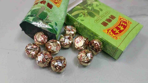 (1 กล่อง มี 8 กล่องเล็ก) หวังเหล่าจี๋ (ลูกอมสมุนไพรจีน) จับเลี้ยง