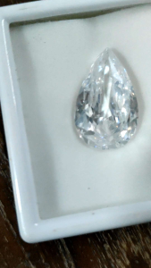 พลอย สีขาว พร้อมกล่อง เสริมดวง