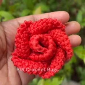 ดอกกุหลาบห้อยกระเป๋า size mini ถักโครเชต์จากเชือกร่ม ห้อย แขวน หรือ กลัดกระเป๋าก็ได้ เส้นผ่าศูนย์กลาง ประมาณ 7 ซม. สำหรับตกแต่งกระเป๋า มีหลากหลายสี #โครเชต์เชือกร่ม #อุปกรณ์ตกแต่งกระเป๋า #กุหลาบ #ดอกไม้ห้อยกระเป๋า #เข็มกลัดดอกกุหลาบ