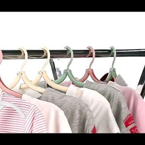 Gantungan Baju Lipat Traveling Plastik Hanger Travel Portable