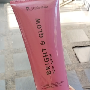BODY SERUM BRIGHT GLOW. BIKIN KULIT CERAH DAN MAKIN PUTIH MUDAH MERESAP