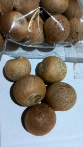 Biji Pinang Bulat Tua Kering 200 Gram