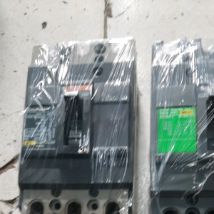 Alat-alat Listrik dan Komponen Panel MCCB 756050