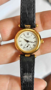 นาฬิกาผู้หญิง Bulova หลักโรมัน 2เข็มครึ่ง เรียบหรู สายเดิม Made in France ระบบถ่าน มือสอง สภาพสวย กระจกสวยใส