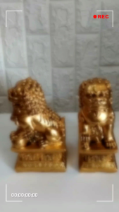 สิงโตเล็กได้1คู่ มีตัวผู้และตัวเมีย เสริมดวงเสริมฮวงจุ้ยเป็นสิริมงคลขนาดสูง 4.5 นิ้วยาว 2.4 นิ้วฐานกว้าง 1.5 นิ้ว