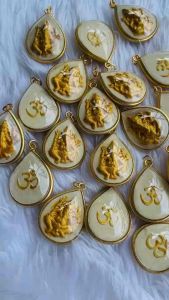 พระพิฆเนศเลี่ยมหวายปัดทองหลังสัญลักษณ์โอม รูปไข่พระพิฑเนศปางประทานพร