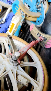 จักรยานล้อเดียว1คันล้อแม๊กสีฟ้ามือสองสภาพดีพร้อมใช้งานเด็กถึงผู้ใหญ่สามารถขับได้รับน้ำหนักได้ปรับความสูงต่ำได้