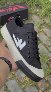 Sneakers Aekoshoes Black in white Pria/Wanita Two Years Produk Lokal