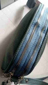 aqilla tas dompet slempang wanita 3res motif kulit jeruk. uluran tinggi 13cm lebar 5cm panjnag 20cm