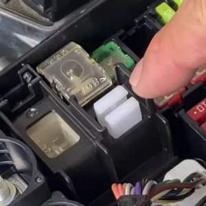 ฟิวส์รถยนต์ PULLER FUSE [เกรดแท้ติดรถ] ตัวหนีบฟิวส์ คีมดึงฟิวส์ ตัวคีบฟิวส์ ตัวดึงฟิวส์ อุปกรณ์คีบฟิวส์ อูปกรณ์หนีบฟิวส์ อูปกรณ์ดึงฟิวส์รถยนต์ 1 ตัว