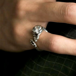 Cincin Elegan Desain Macan Putih Ekor Panjang (Adjustable)