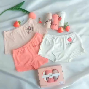 Combo 3 Chiếc Quần Chip Lót Sợi Tre Cao Cấp Cho Bé Gái Họa Tiết Dâu Tây Siêu Mềm Mại