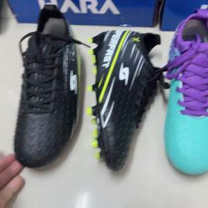 HARA รองเท้าสตั๊ดเด็ก รองเท้าฟุตบอลเด็ก รุ่นF37K เบอร์34-38 สีTurquoise และ สีดำพร้อมส่งคะมีเก็บเงินปลายทาง