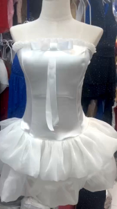 W. มินิเดรสเกาะอกแต่งริบบิ้นโบว์ที่อก กระโปรงทรงบอลลูนแต่งระบายผ้าแก้ว 2ชั้น ผ้าซาติน