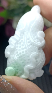 (Certificate) 100% Natural High Quality Natural Burmese Feicui Jade Pendant (附证书) 100%纯天然A货 白菜(百财)雕刻 白底青 翡翠 吊坠