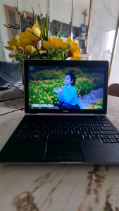 laptop dell i5 gen 3 ram 4g  ổ hdd 320g . màn 125inh nhỏ gọn  hư pin cần gim sạc dùng