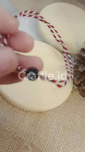 Gelang Tali Tridatu Inisial Huruf Bulat Pipih Bahan Tali Tridatu Premium Khas Bali bisa request huruf