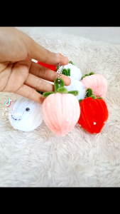 Gantungan kunci pipa clainer bentuk strawberry