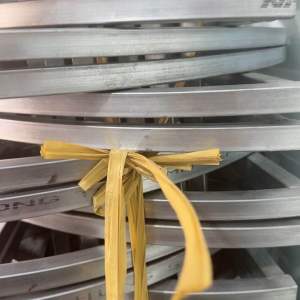 Vòng xoay treo bán quần áo kèm chân xếp di động bán hàng vỉa hè