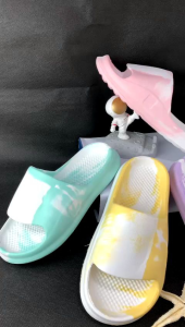 Sandal Slop Empuk Wanita Loreng Dasar Putih Size 36-40