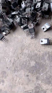 (5PCS) IC VERTIKAL COPOTAN ORIGINAL SERI RANDOM. BEKAS BERKUALITAS