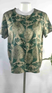 เสื้อแขนสั้นสีเขียวลายต้นไม้ อก 42 ยาว 23 รหัส ฟ151