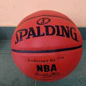 Bola Basket SpalDing NBA Bahan Kulit Size 7: Pilihan Terbaik untuk Olahraga Basket