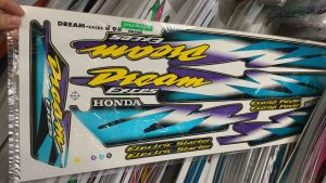 Bộ tem Dream lùn 98 màu xanh hàng nhập Thái Lan chât lựợng cao dành trang trí riêng cho dòng xe này tem in lụa tẩy phim lên màu ánh kim loại zin theo xe giá bán cực tốt bán lẻ như bán sỉ