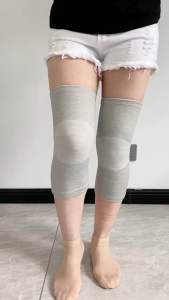 竹炭纤维护膝 (1对) Bamboo Charcoal Fiber Knee Braces 这款#竹炭纤维护膝,可以为膝盖关节保暖防寒,解决老寒腿的困扰,家里有老人的可以为她们备上几对‼👍