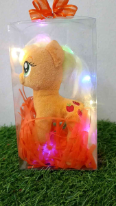 ตุ๊กตาม้าโพนี่(แอปเปิ้ลแจ็ค) งานแฮนเมคบรรจุในกล่องสวนงาม/มีไฟกระพริบ