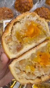 BÁNH TRUNG THU DỪA SỢI SẦU RIÊNG [set 2 bánh 200gr (2 trứng muối)]